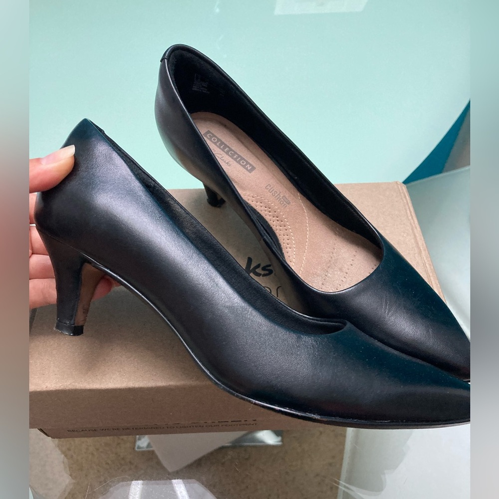 Clarks Black Leather Linvale Pumps, 6.5, great condition!